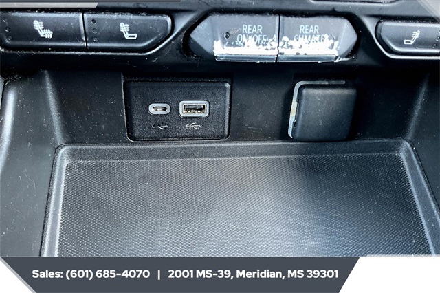 2023 Chevrolet Suburban LT photo 24