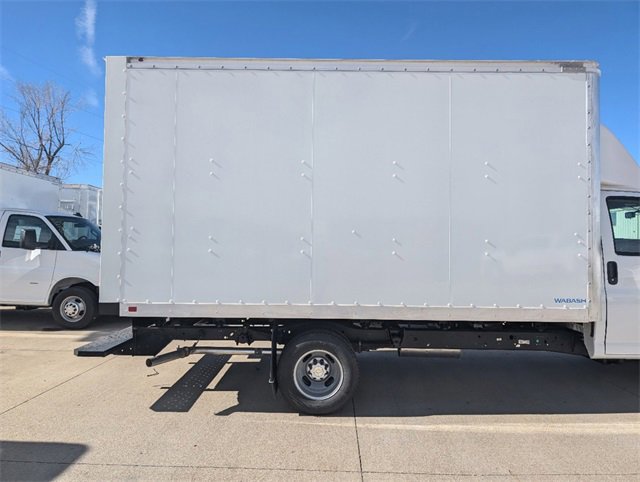 2024 Chevrolet Express Cutaway 3500 photo 4