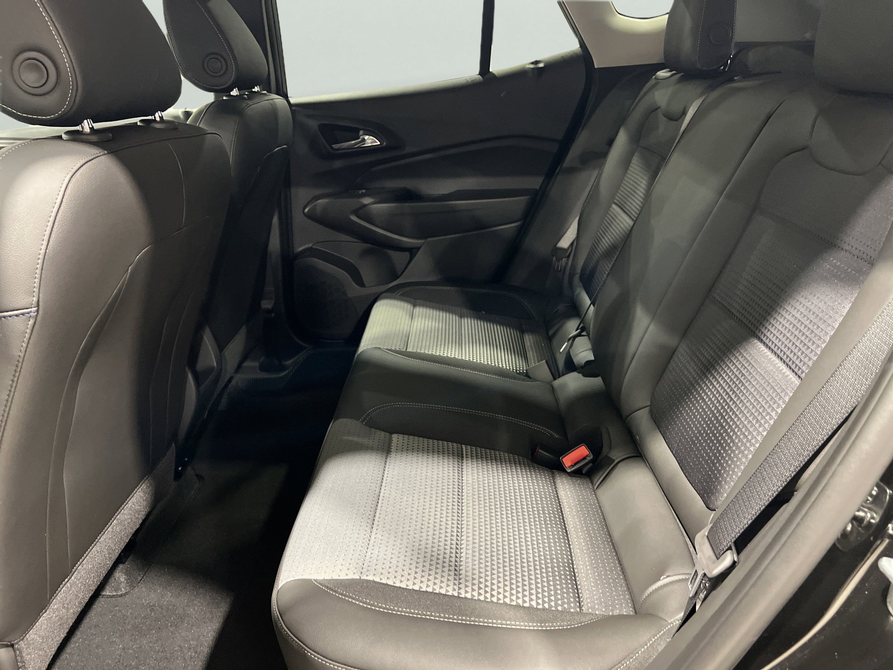 2025 Chevrolet Trax LT photo 9