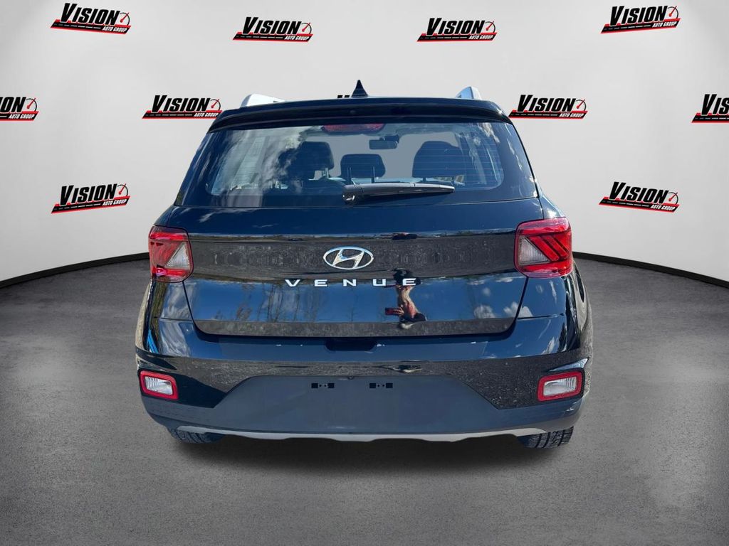 2022 Hyundai Venue SEL Limited photo 2