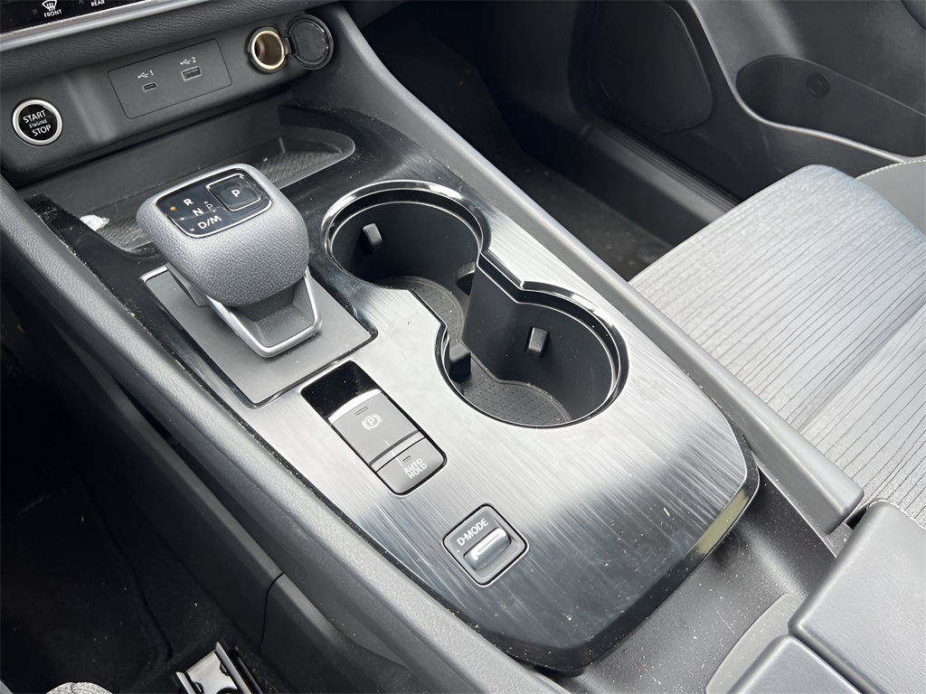 2023 Nissan Rogue SV photo 31