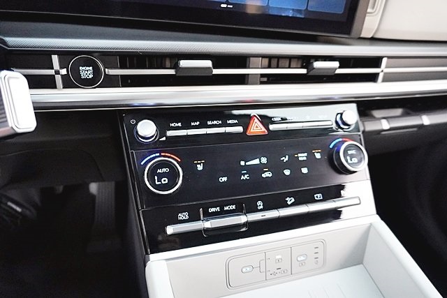 Used 2025 Red Hyundai SEL image 27