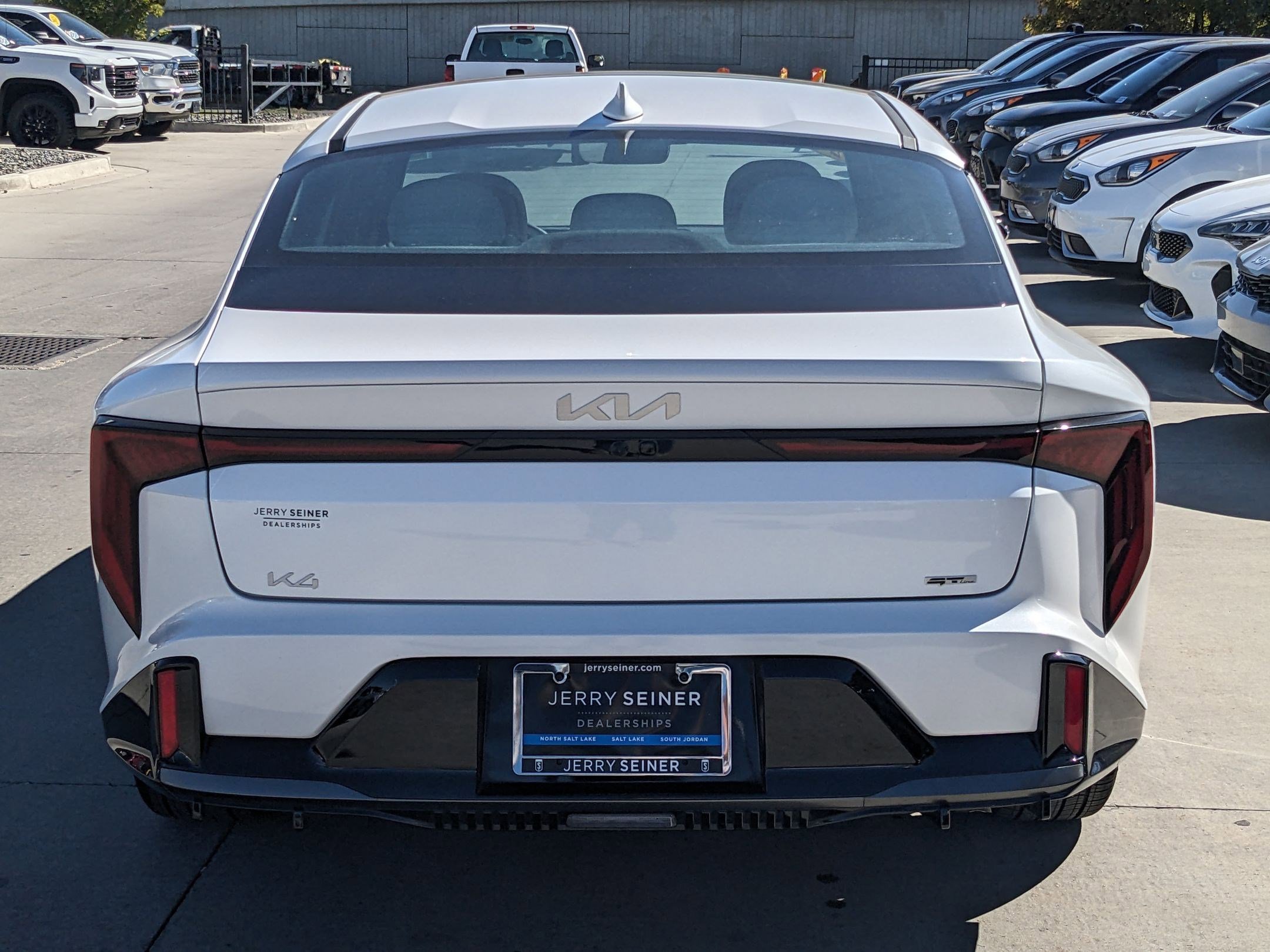 2025 Kia K4 GT-Line photo 3