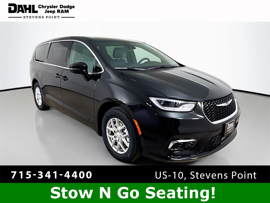 2025 Chrysler Pacifica Select's photo