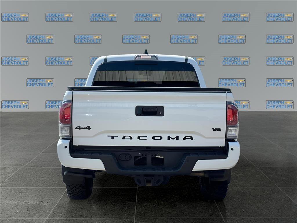 2023 Toyota Tacoma TRD Sport photo 2