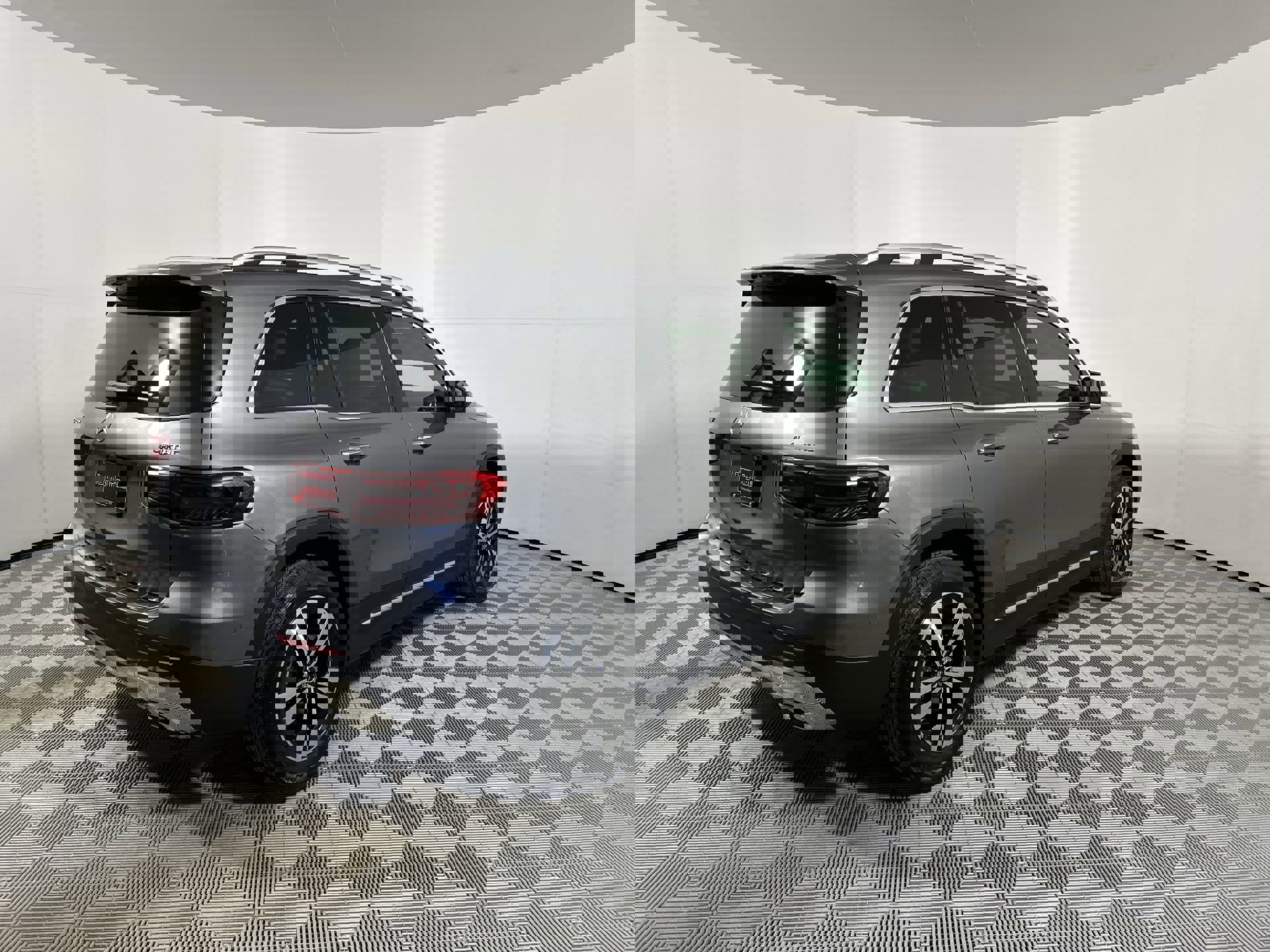 2025 Mercedes Benz GLB 250 4MATIC photo 8