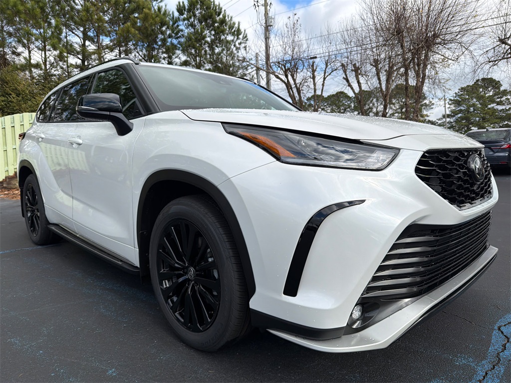 2026 Toyota Highlander XSE's photo