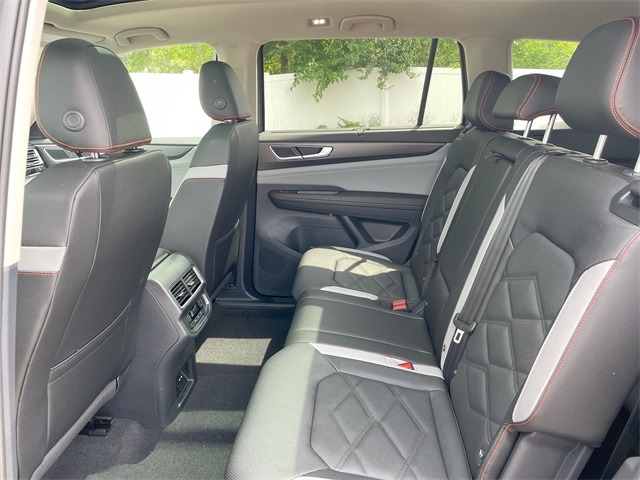 2025 Volkswagen Atlas Peak Edition SE Technology photo 41