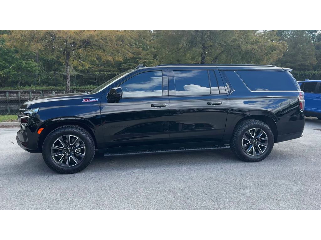 2022 Chevrolet Suburban Z71 photo 5