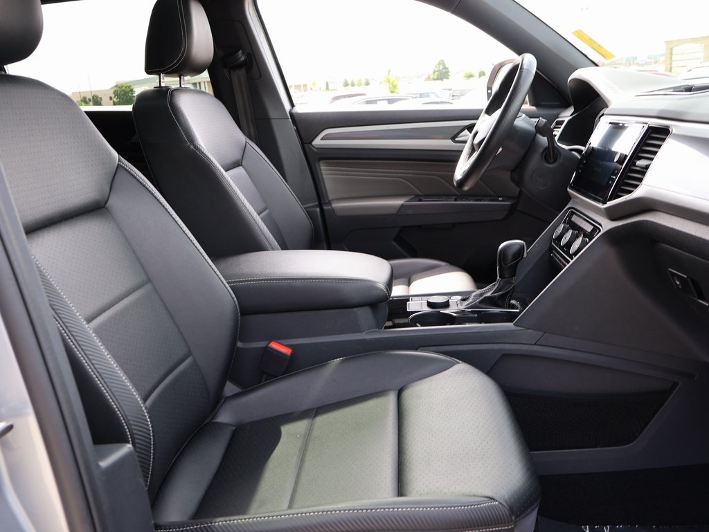 2023 Volkswagen Atlas Cross Sport V6 SEL R-Line photo 9
