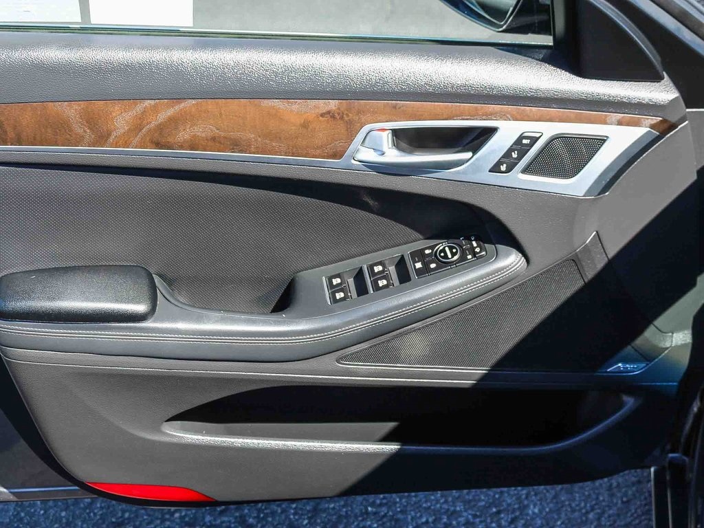 2015 Hyundai Genesis 5.0 photo 21