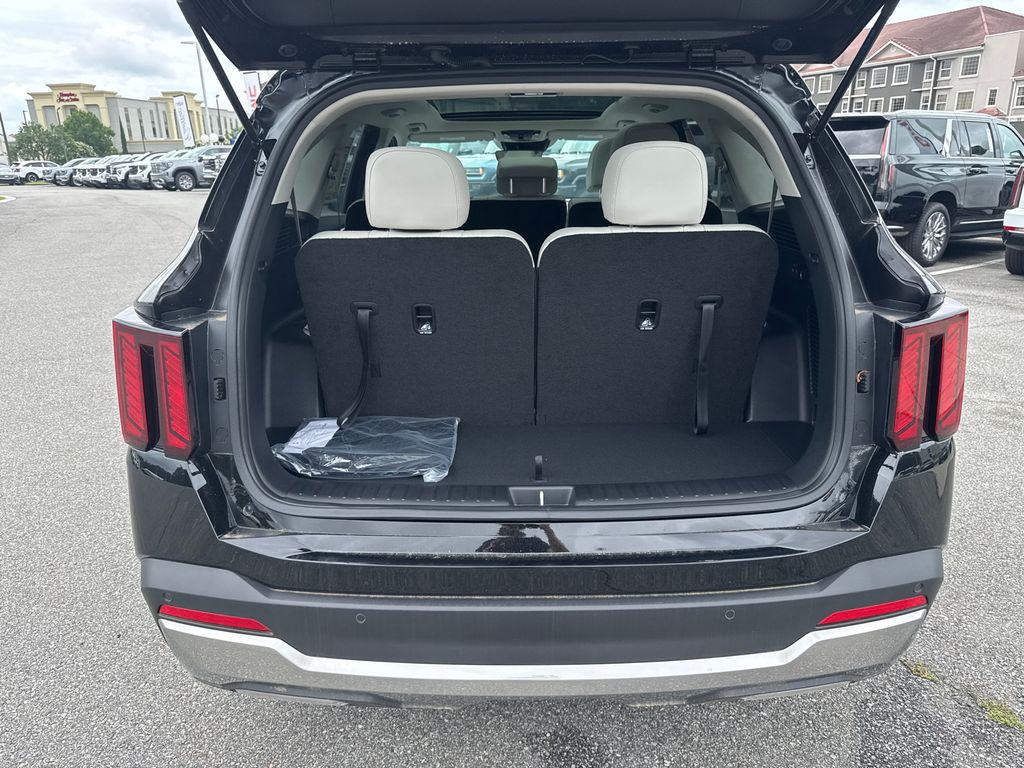 2025 Kia Sorento S photo 18