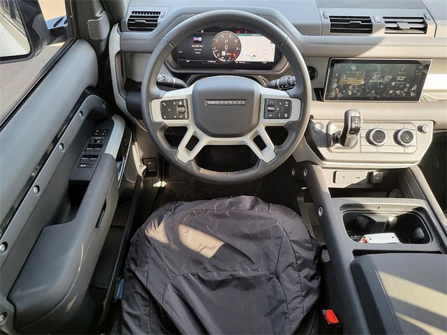 2024 Land Rover Defender 110 S photo 11