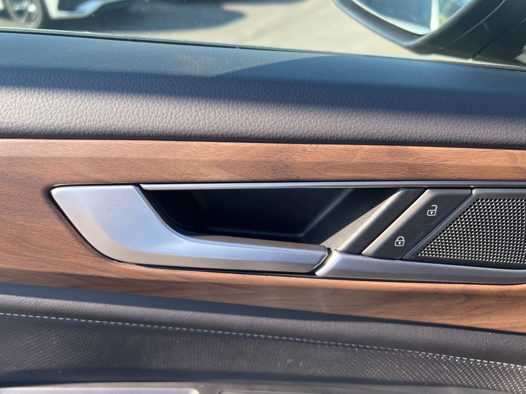 2026 Volkswagen Atlas SE Technology photo 18