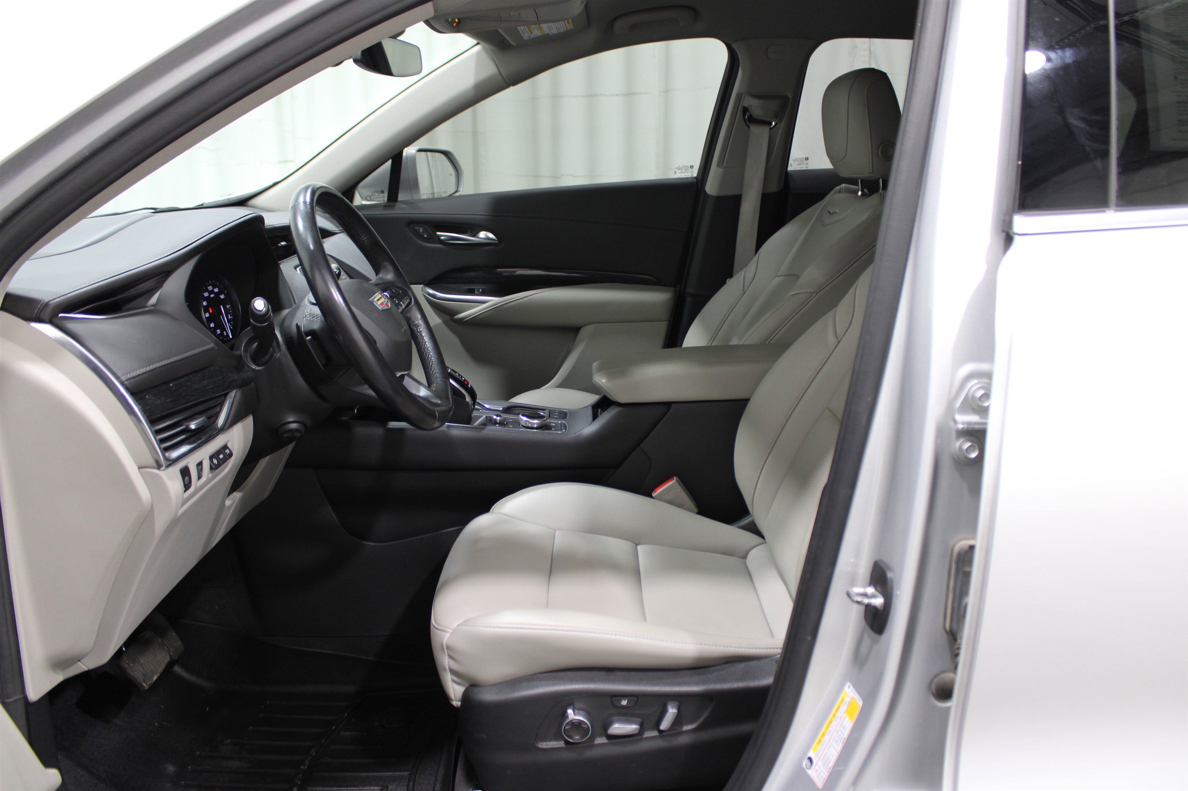 2020 Cadillac XT4 Premium Luxury photo 3