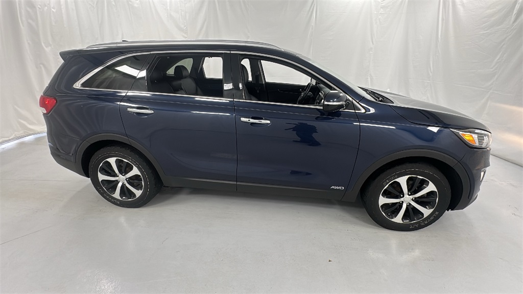Used 2016 Kia Sorento EX with VIN 5XYPHDA1XGG029886 for sale in Janesville, WI