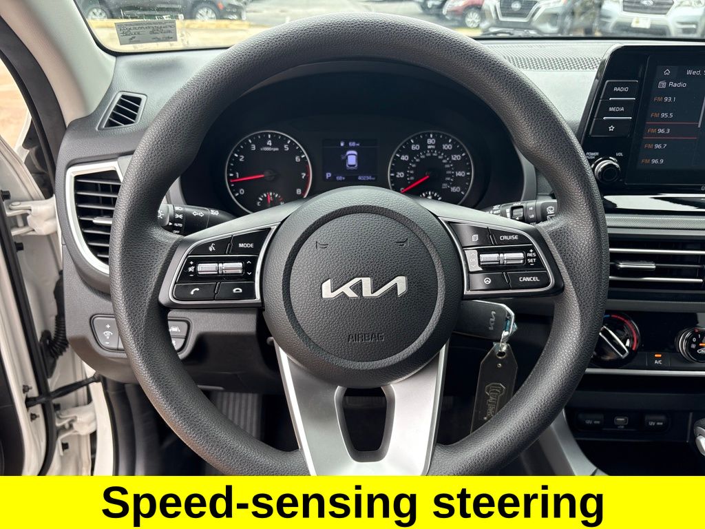 2023 Kia Seltos LX photo 15