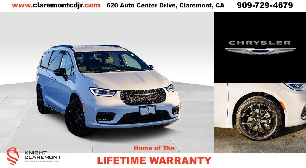 2026 Chrysler Pacifica Select's photo