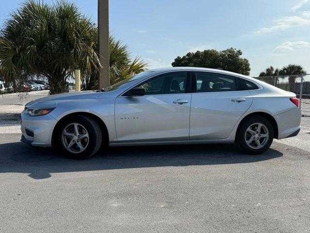 2018 Chevrolet Malibu LS photo 2