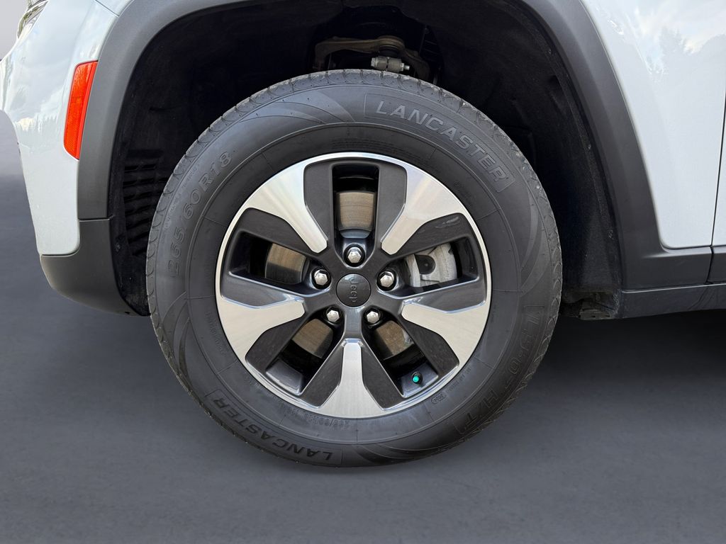 2023 Jeep Cherokee Base photo 9