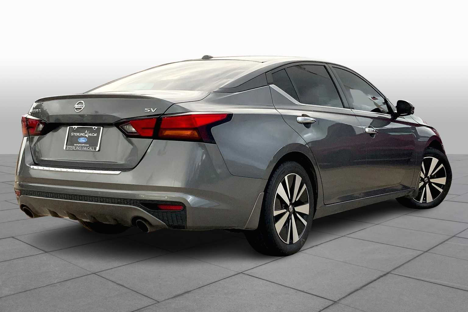 2021 Nissan Altima 2.5 SV photo 11