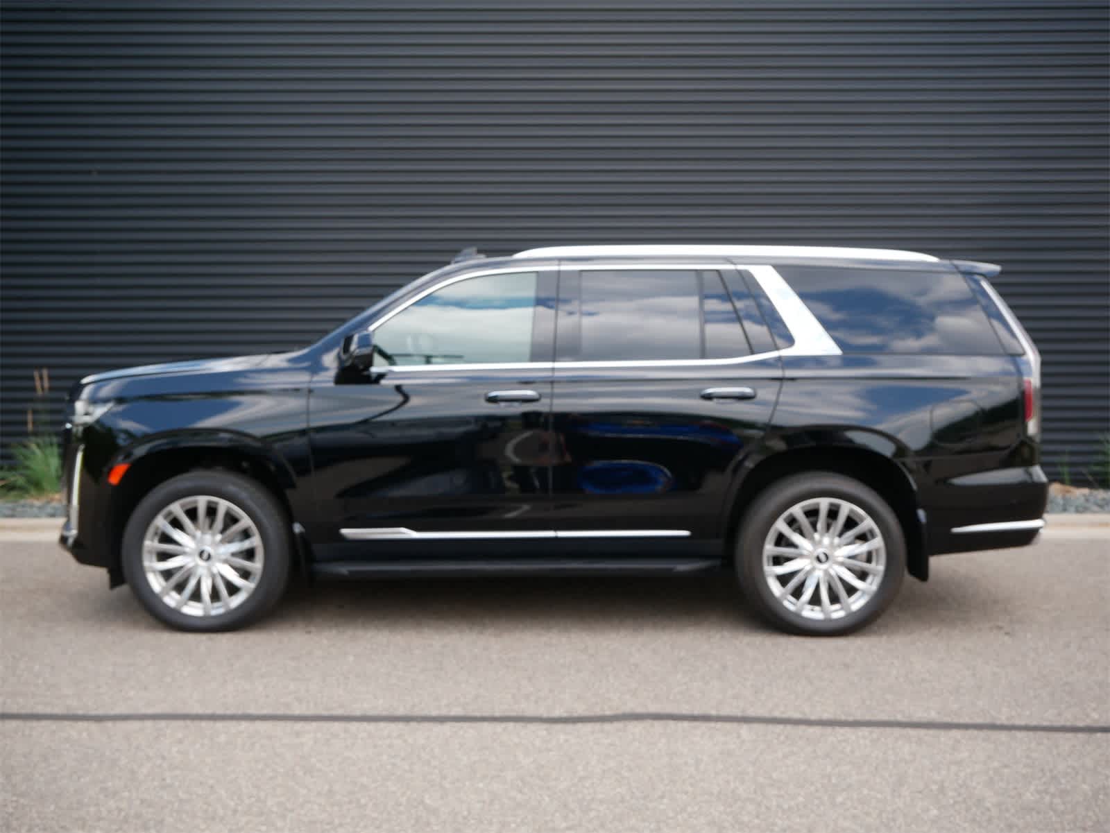 Used 2021 Cadillac Escalade Premium Luxury with VIN 1GYS4CKL9MR321276 for sale in Saint Paul, Minnesota