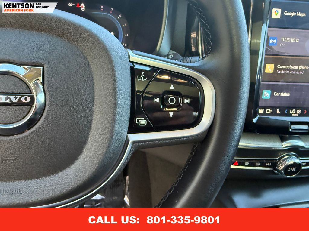 2025 Volvo XC60 B5 Plus photo 18