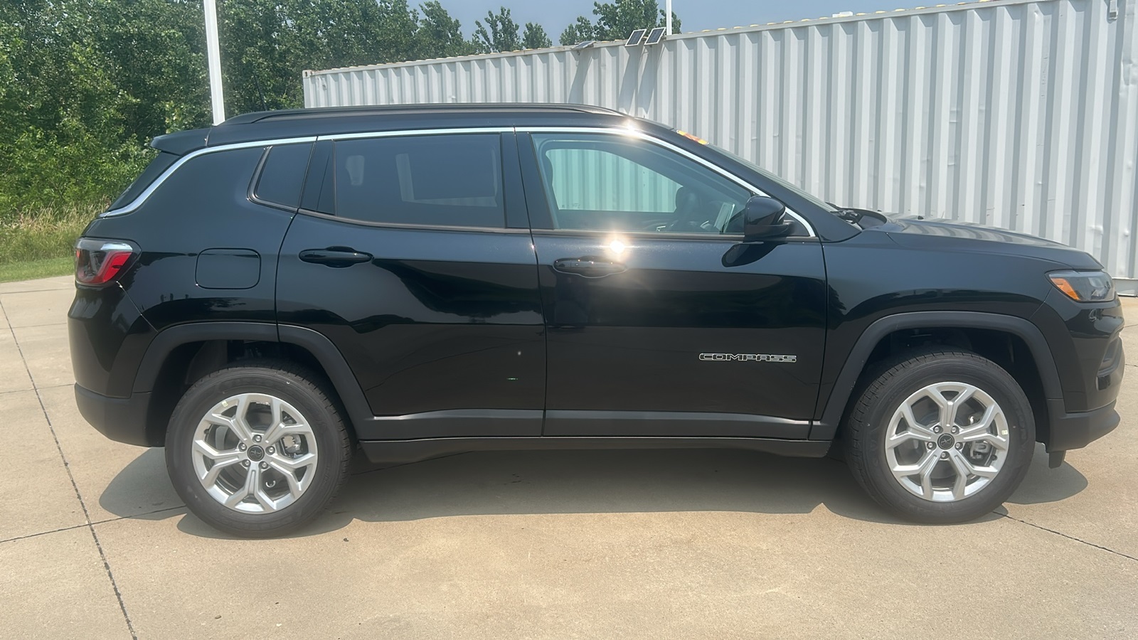 2025 Jeep Compass Latitude photo 2