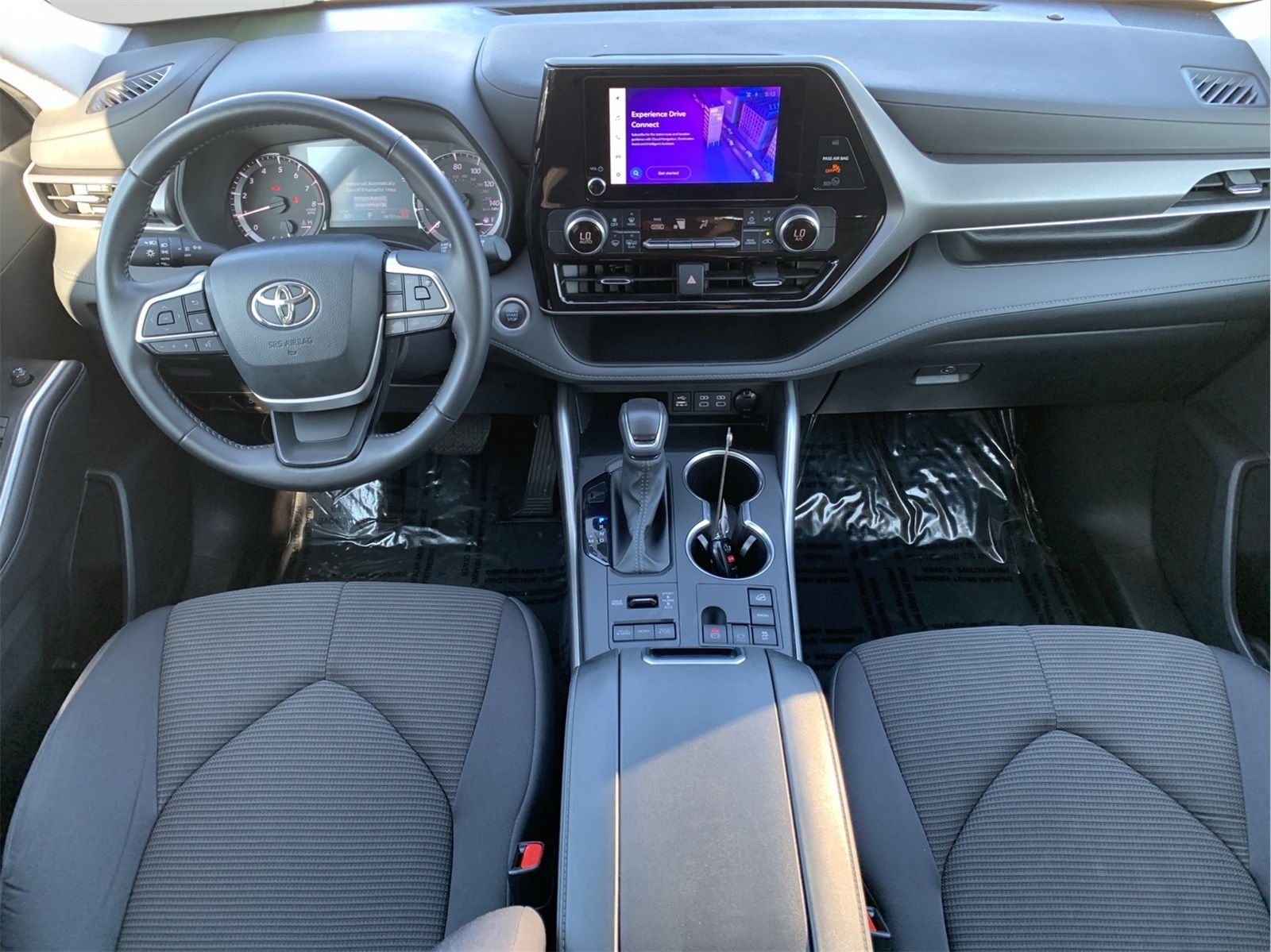 2024 Toyota Highlander LE photo 26