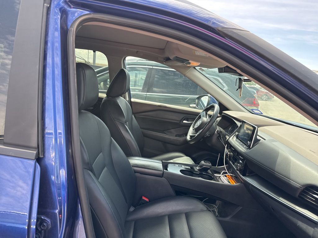 2023 Nissan Rogue SV photo 10