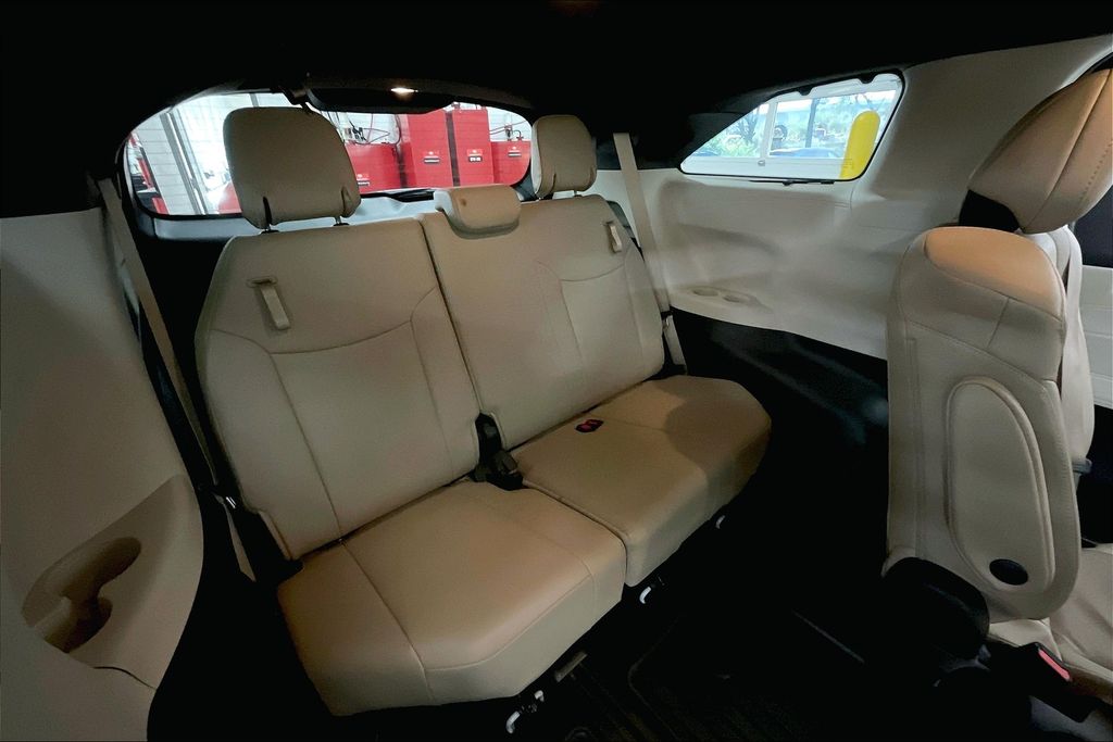 2022 Toyota Sienna Limited photo 26