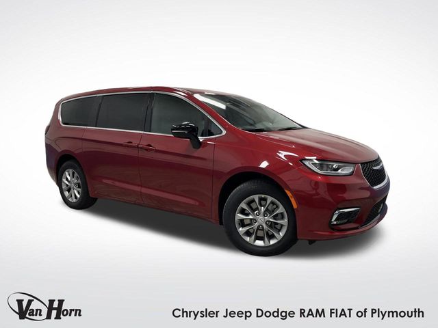 2026 Chrysler Pacifica Select's photo