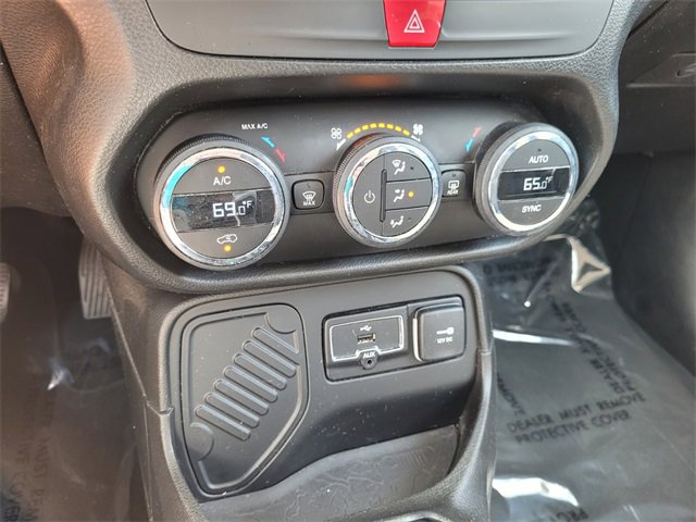 2017 Jeep Renegade Latitude North Edition photo 25