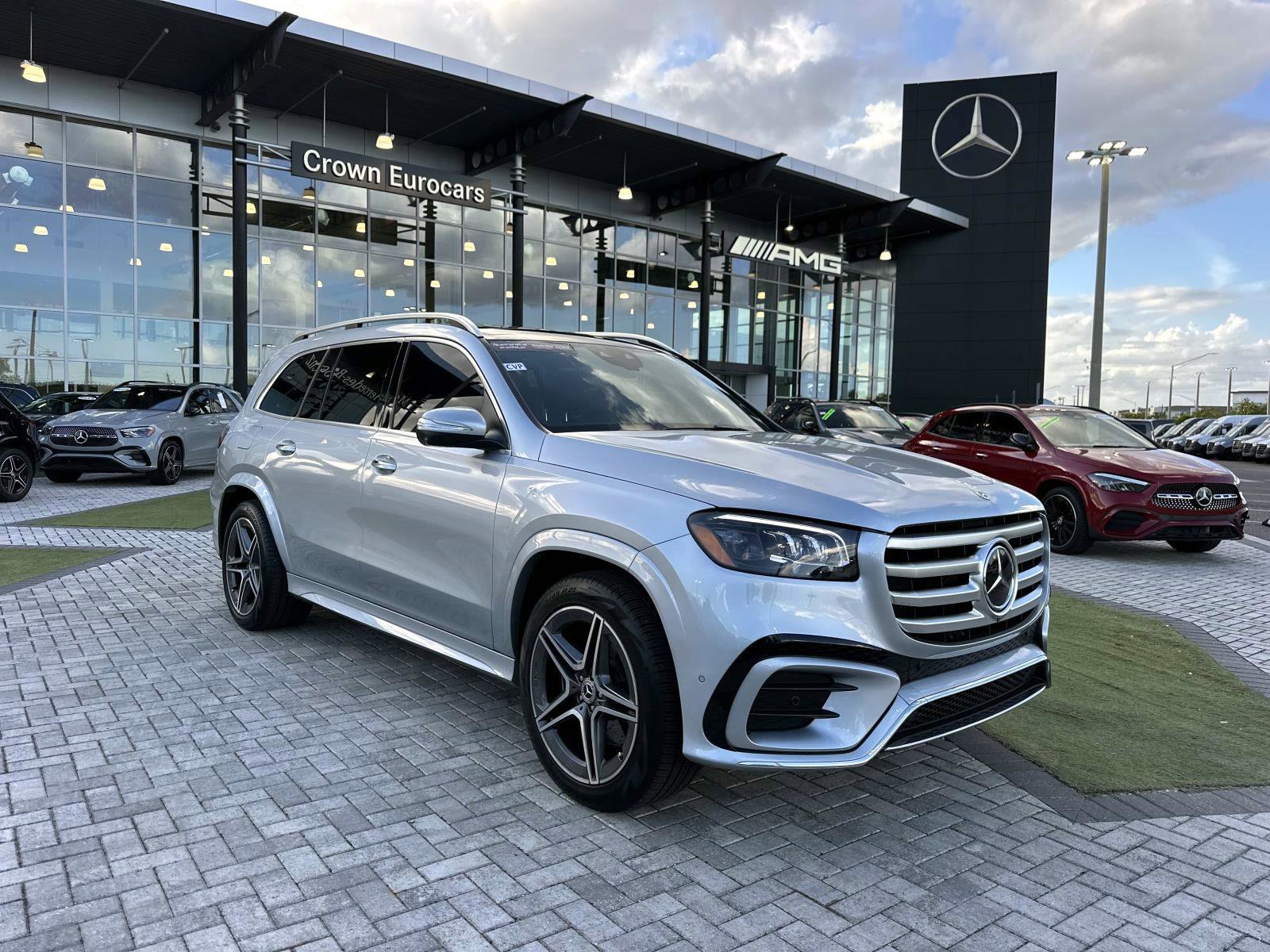 2025 Mercedes Benz GLS 450 4MATIC photo 2
