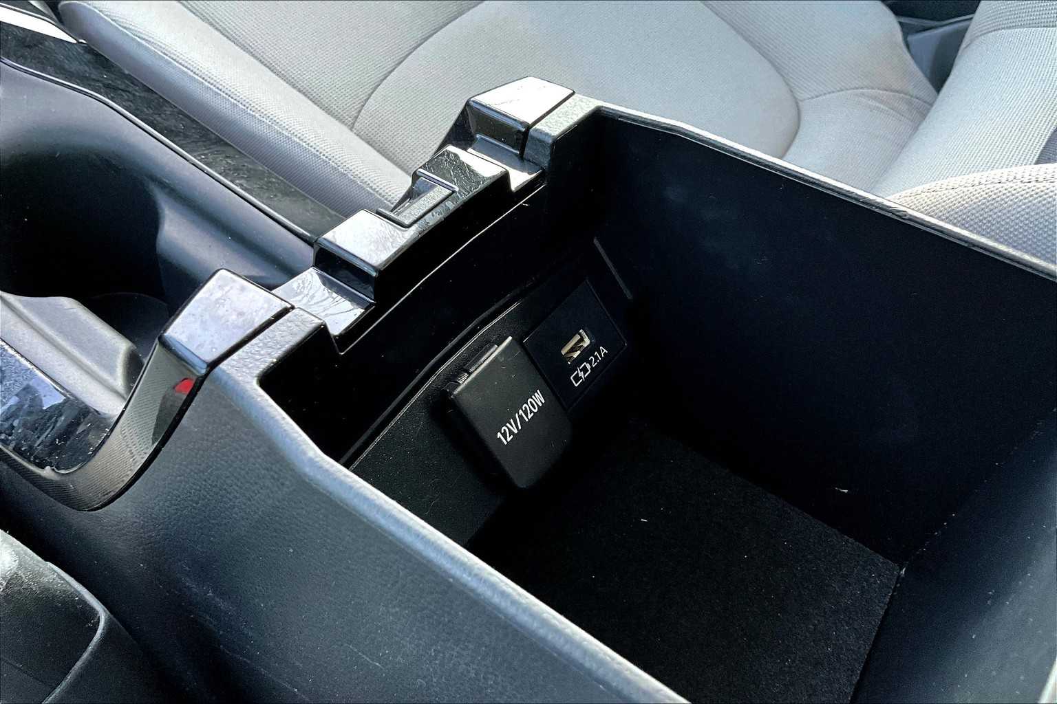 2021 Toyota Corolla LE photo 30