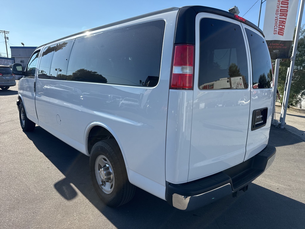 2017 Chevrolet Express 3500 LT photo 2