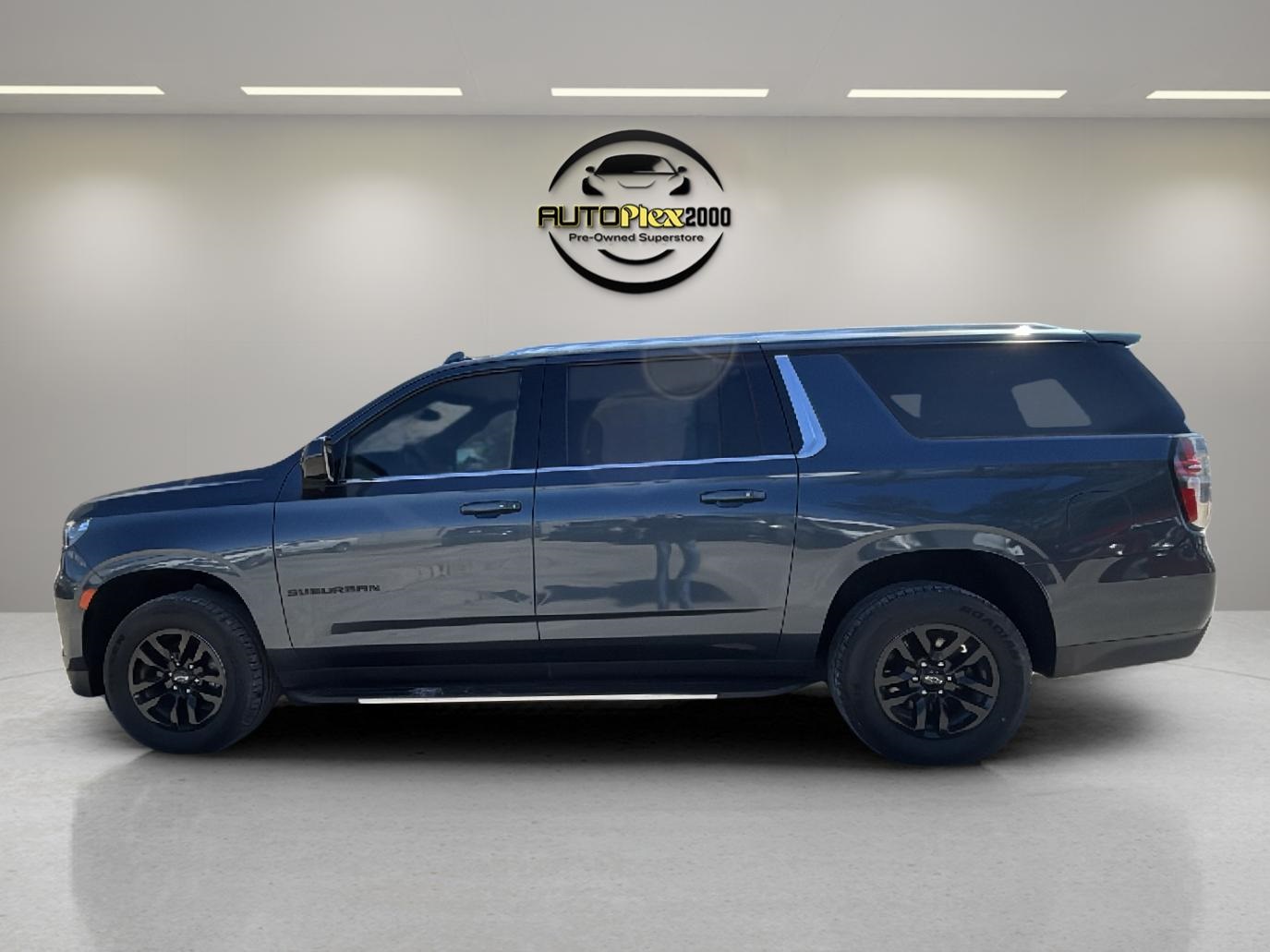 2021 Chevrolet Suburban LT photo 5