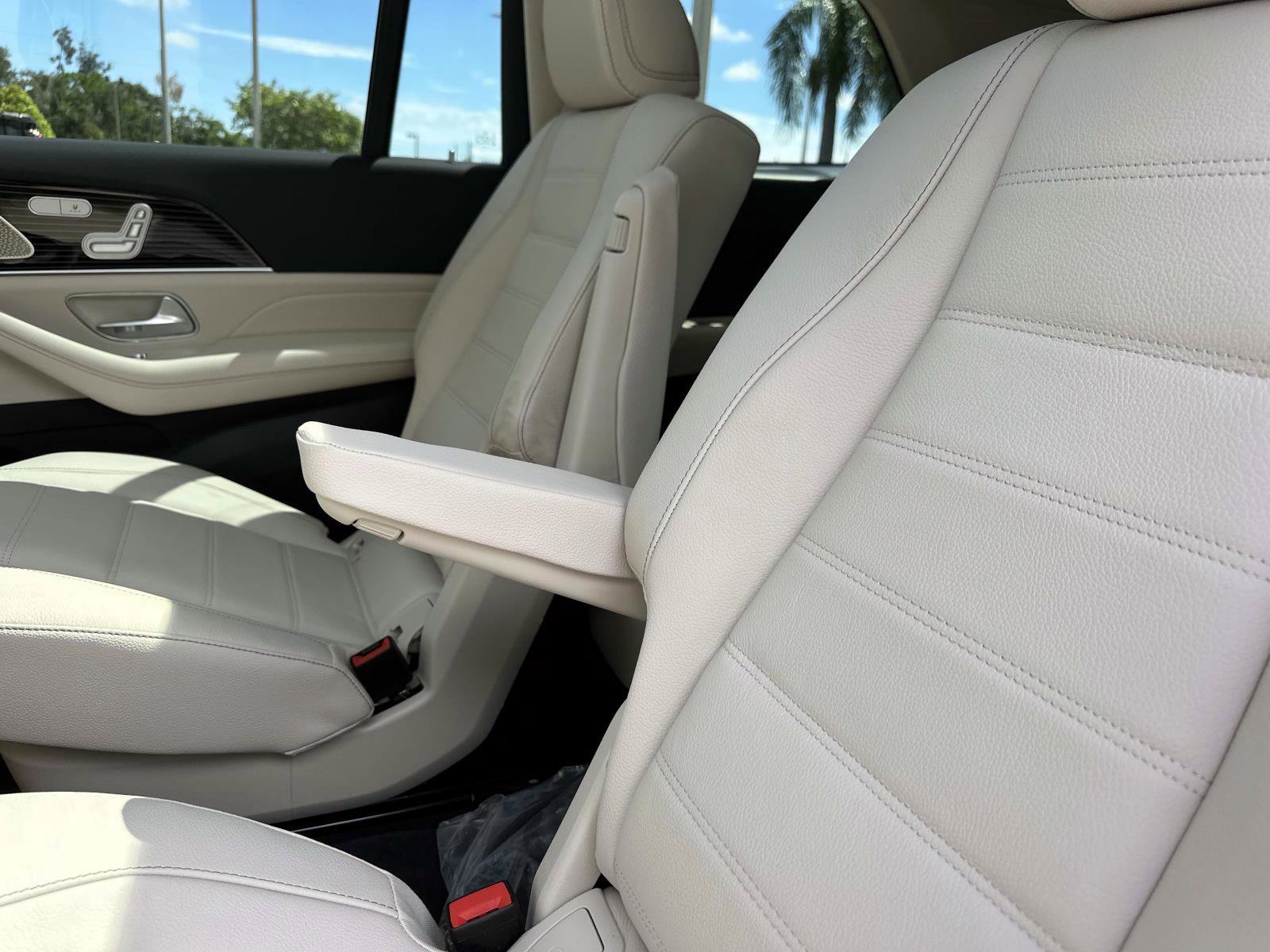 2026 Mercedes Benz GLS 450 4MATIC photo 10