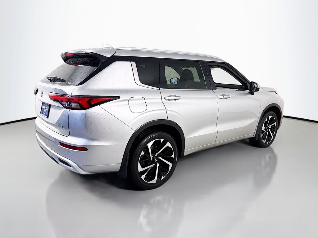 2024 Mitsubishi Outlander SEL photo 8