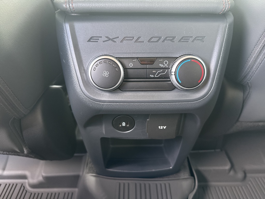 2025 Ford Explorer photo 26