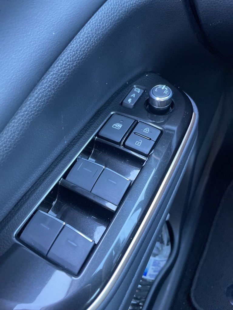 2025 Toyota Crown XLE photo 4