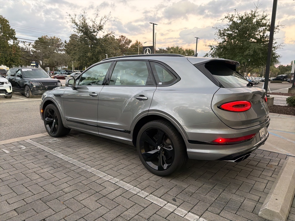 2021 Bentley Bentayga V8 photo 4