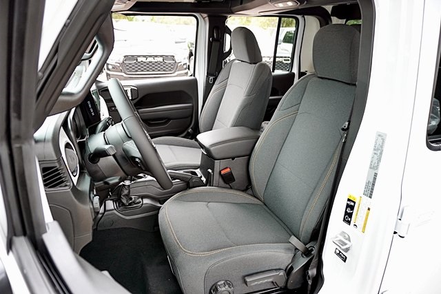 New 2025 Bright White Clear-Coat Exterior Paint Jeep Willys image 22