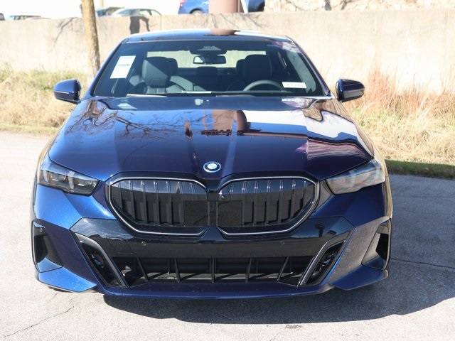 2026 Bmw 550e xDrive photo 2