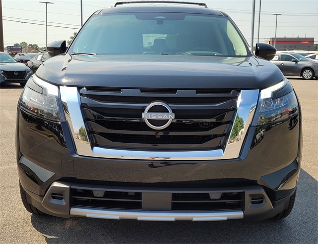 2025 Nissan Pathfinder Platinum photo 5