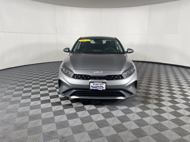 2023 Kia Forte LXS photo 2