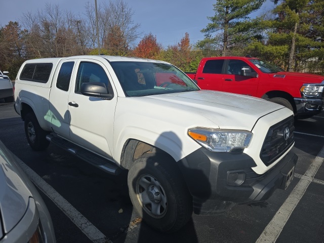 2016 Toyota Tacoma SR photo 2