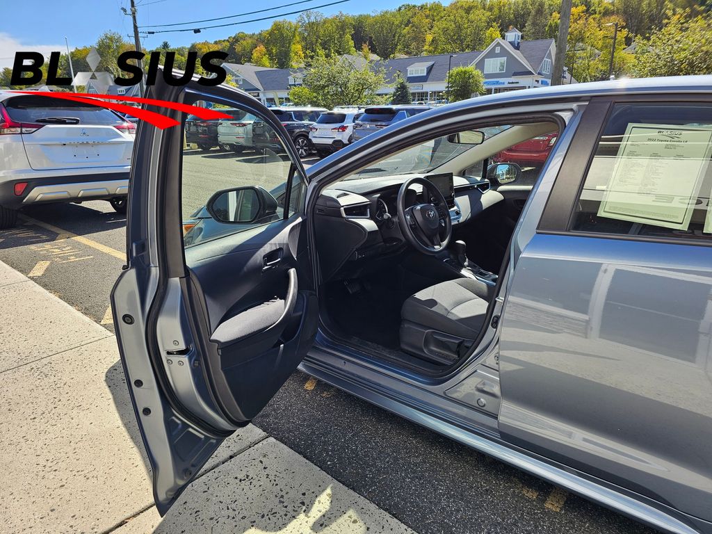 2022 Toyota Corolla LE photo 7