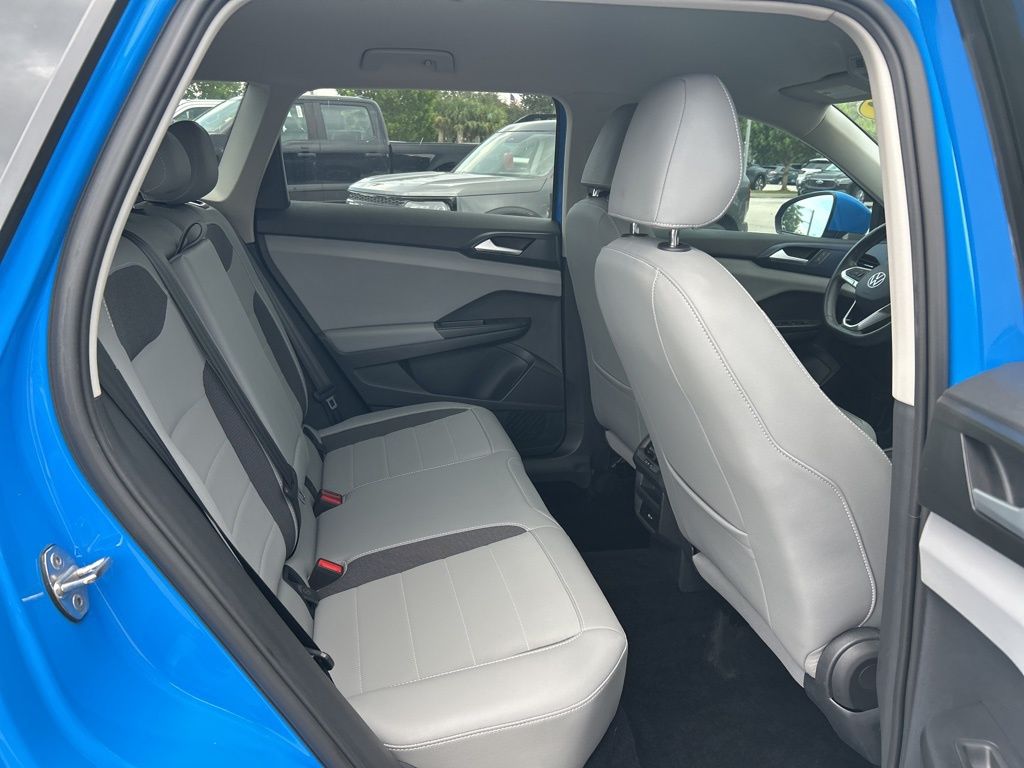 2022 Volkswagen Taos SE photo 32