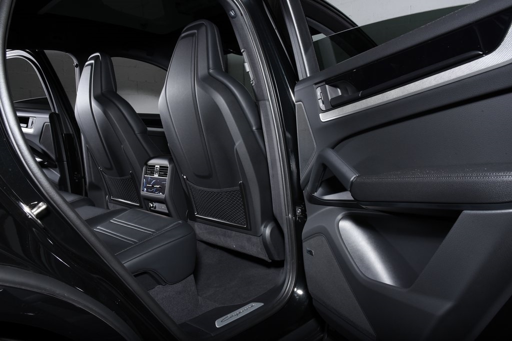 2025 Porsche Cayenne Coupe S photo 31